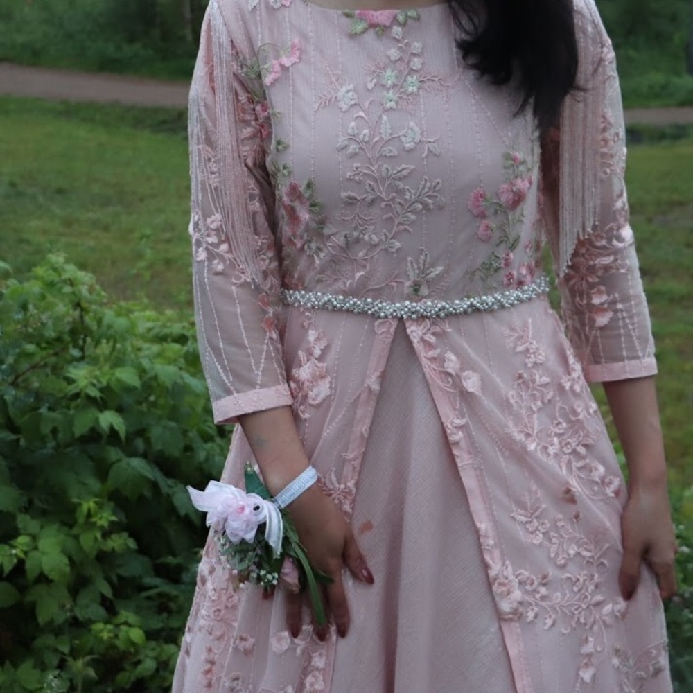 Meet your Posher, Hyeqa